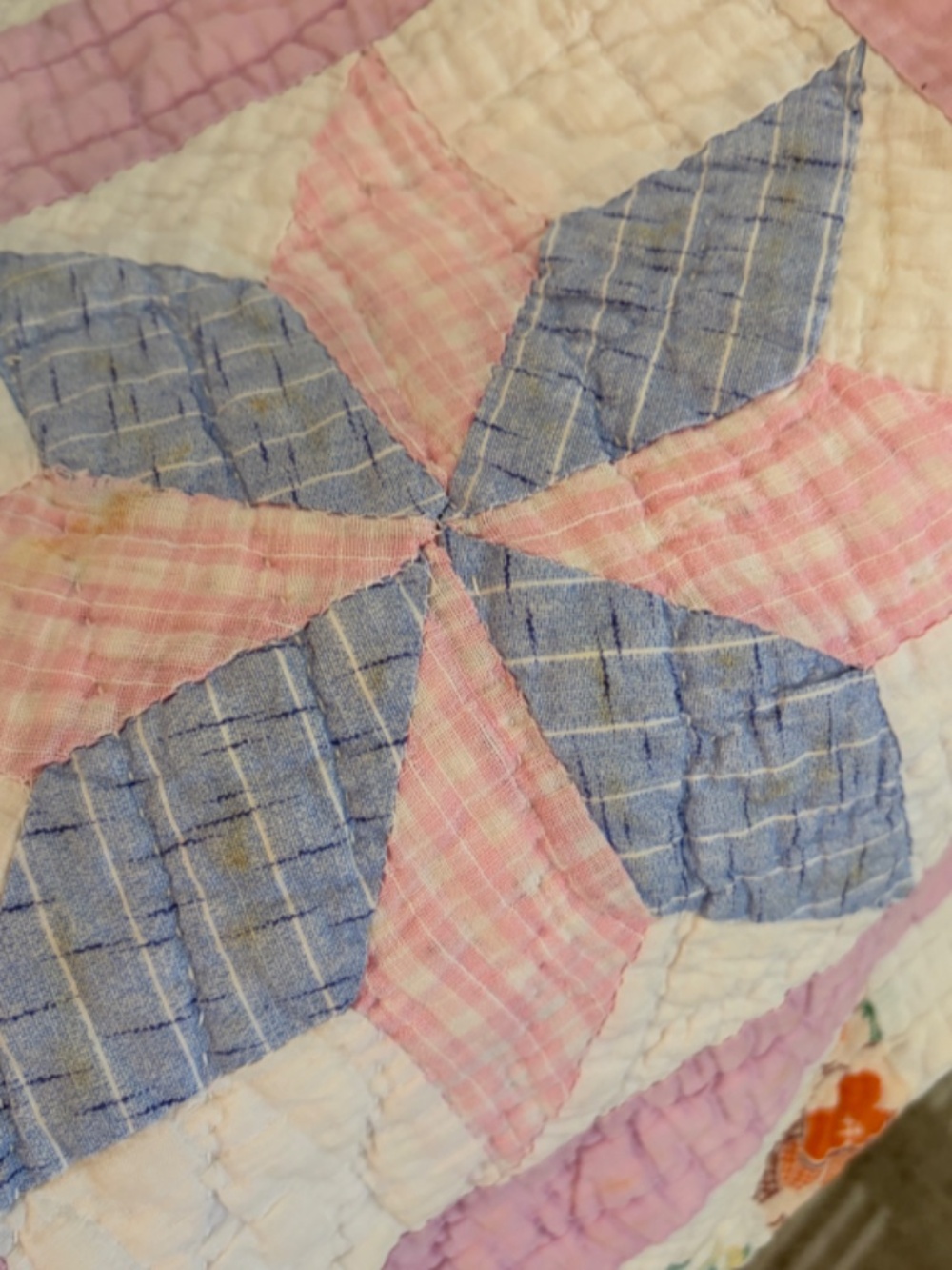Vintage Hand Quilted Pinwheel Patchwork Quilt 57.5" x 70" – Pastel Cottagecore - Picture 15 of 17